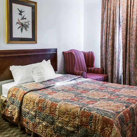 Econo Lodge Eagle Nest Eksteriør billede