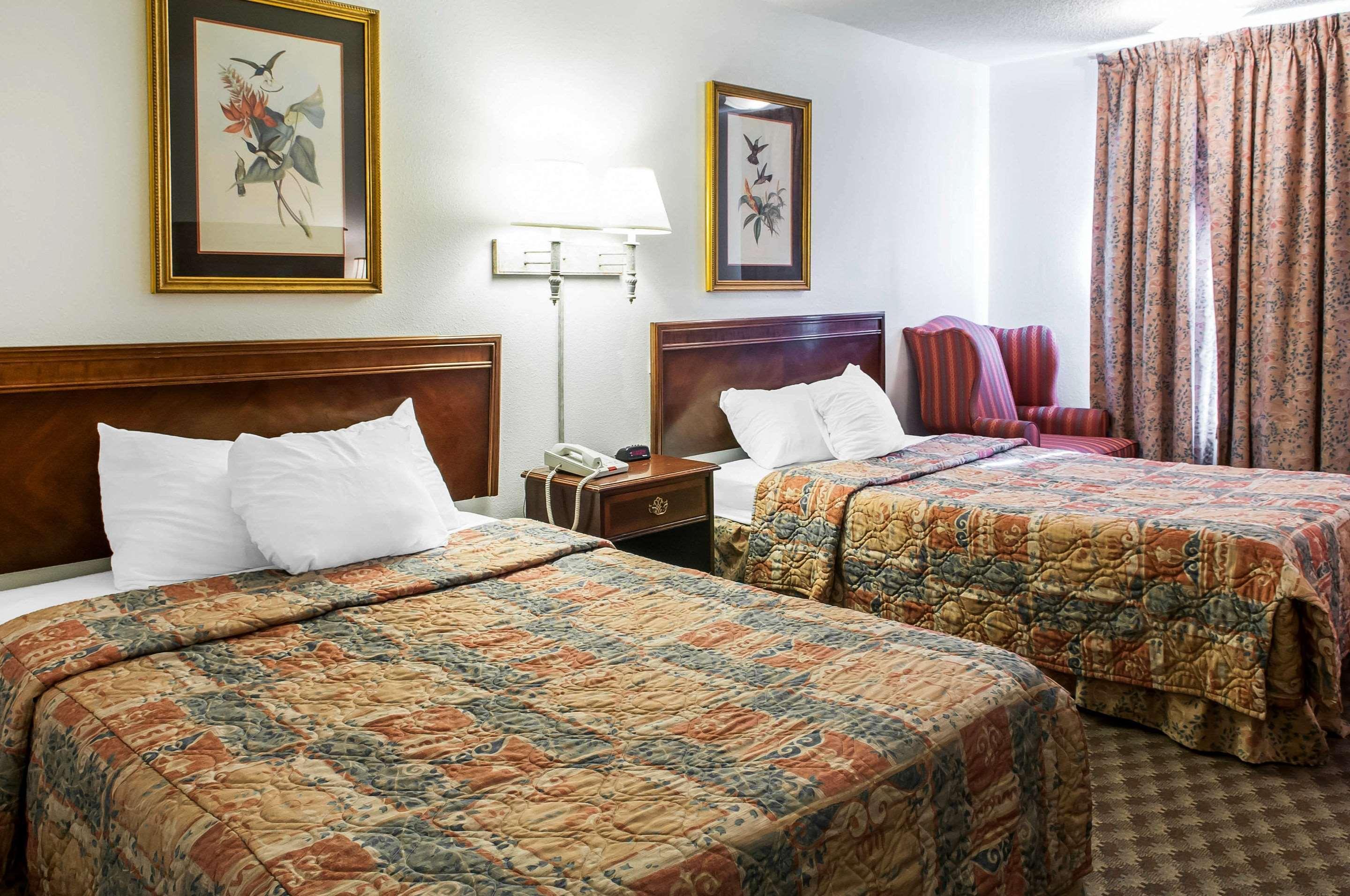 Econo Lodge Eagle Nest Eksteriør billede