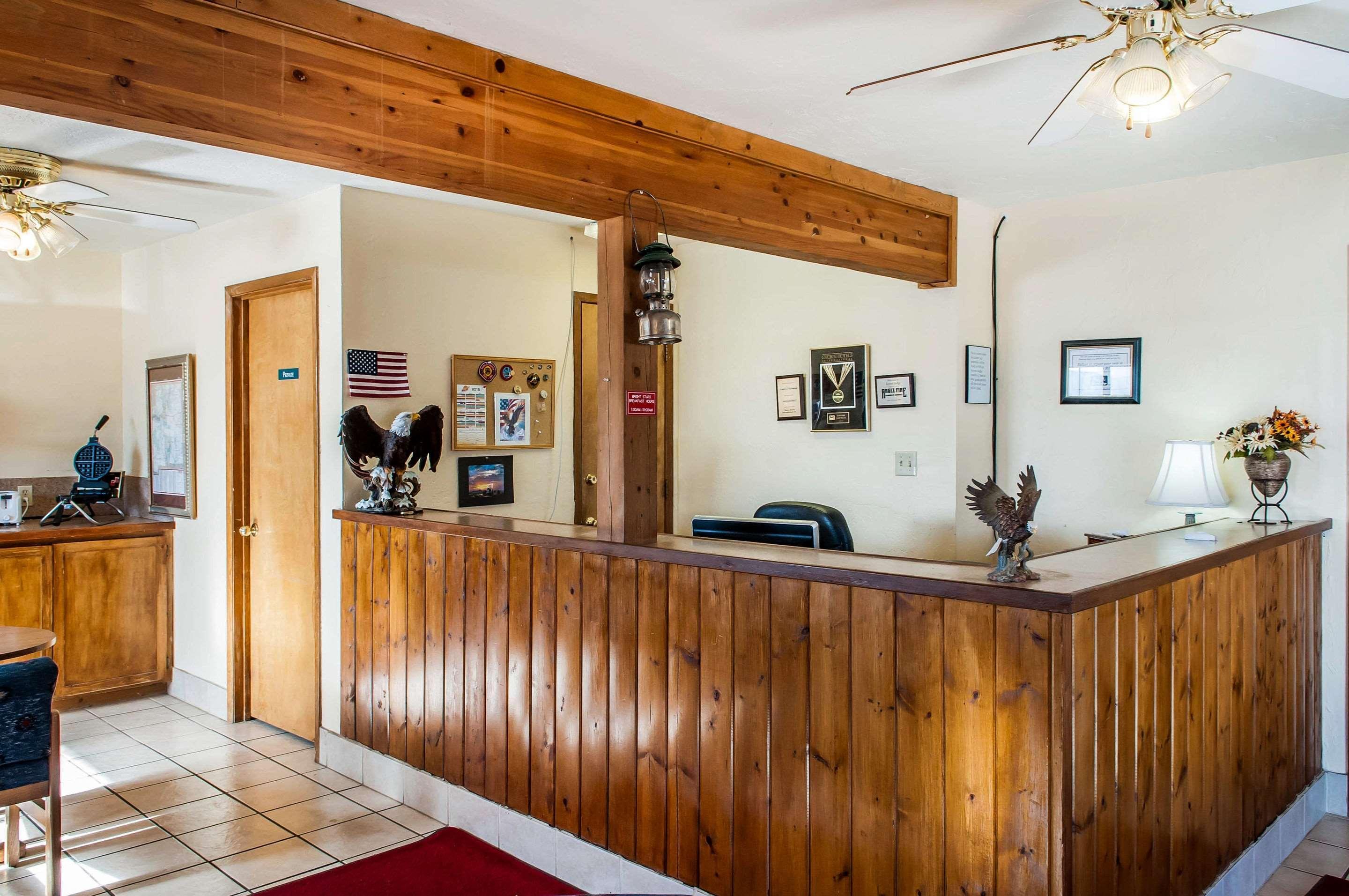 Econo Lodge Eagle Nest Eksteriør billede