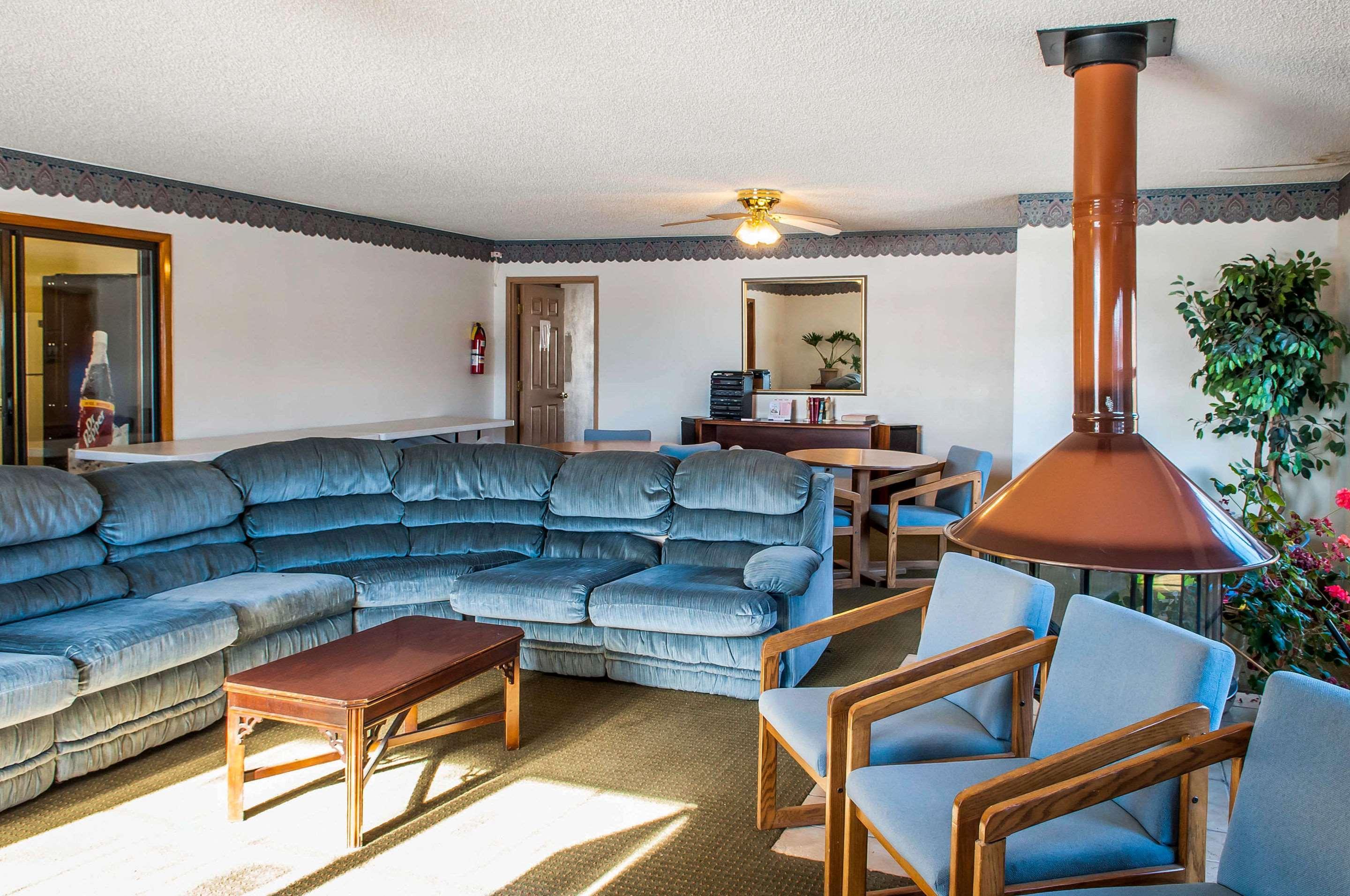 Econo Lodge Eagle Nest Eksteriør billede
