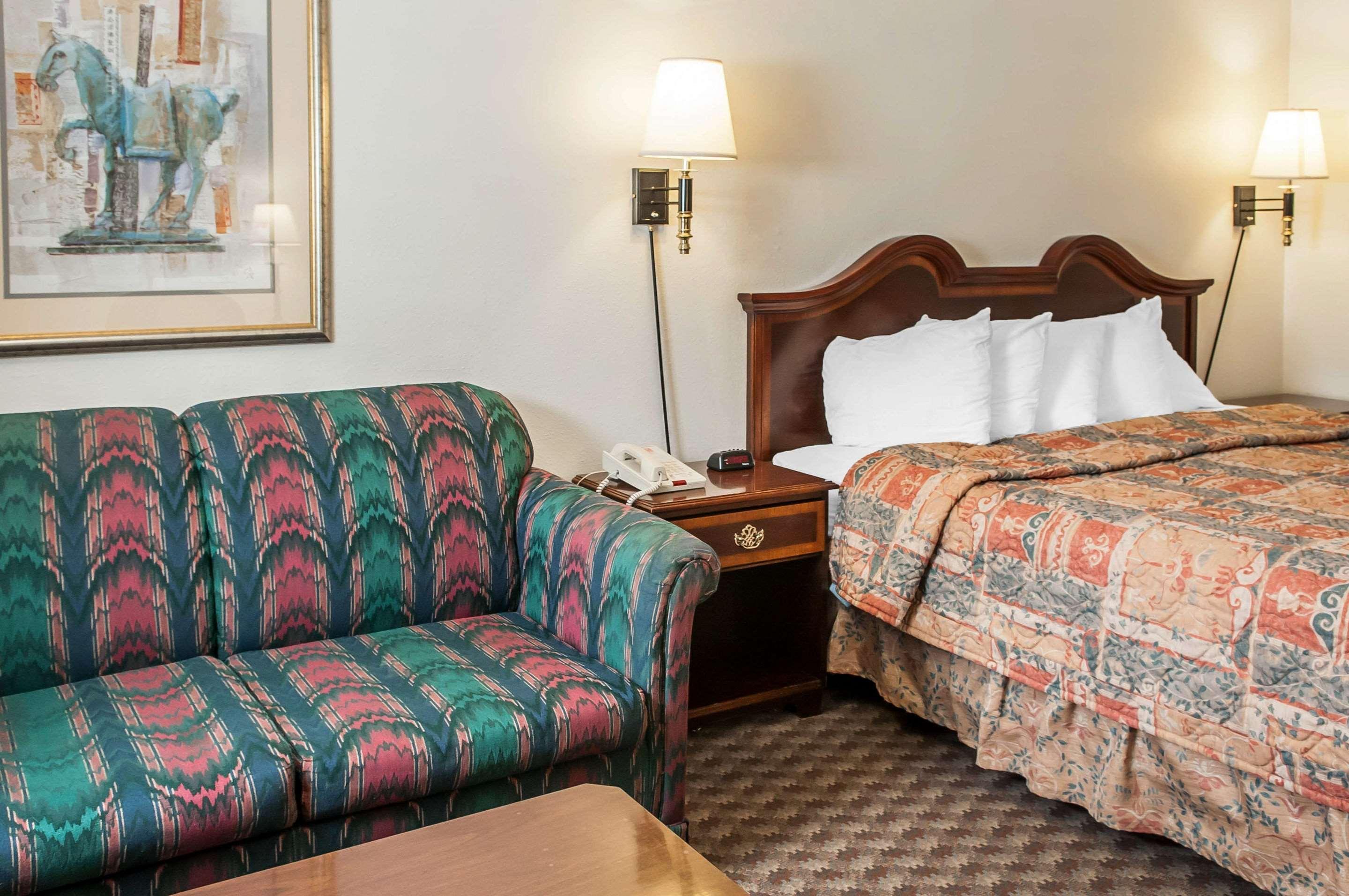 Econo Lodge Eagle Nest Eksteriør billede