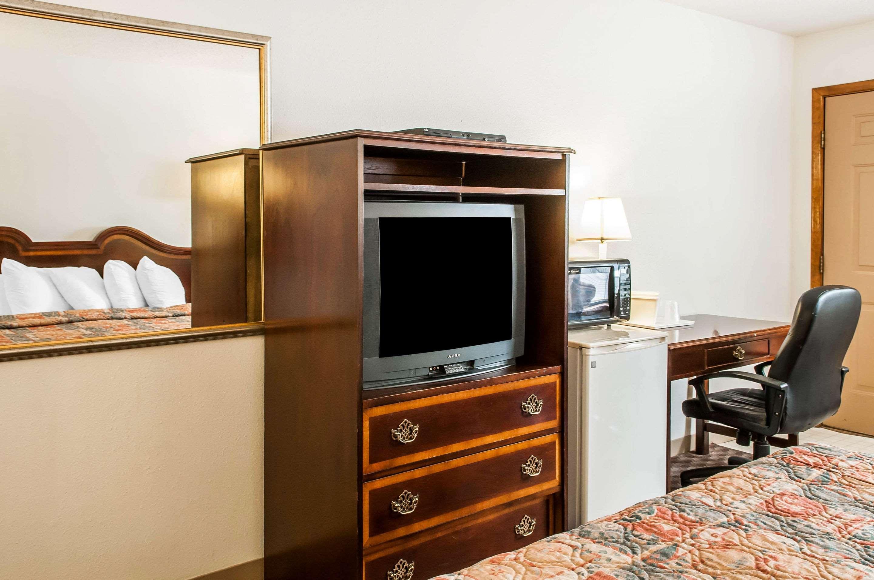 Econo Lodge Eagle Nest Eksteriør billede